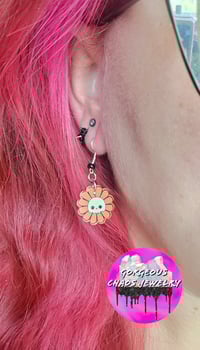 Image 2 of Coming Up Daisies