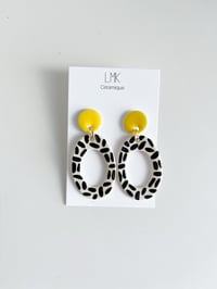 Paire de boucles d’oreilles céramique TOTEM OVALA PERCA jaune