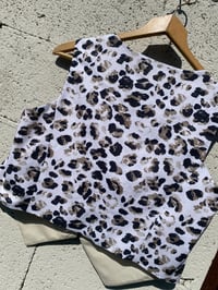 Image 3 of Chaleco feito a man. Leopardo branco. Talla L