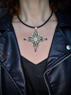 Cross pendant 