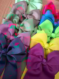 Image 3 of 10 mixed bow bundle