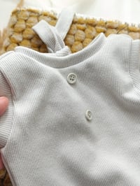 Image 3 of Photoshooting newborn boys bodysuit Robbie| light gray