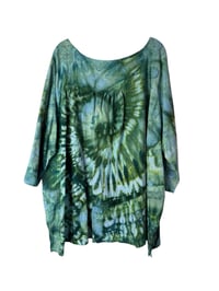 Image 3 of 3X PLUS 100% Cotton Forager Top in Verdant Spiral Ice Dye