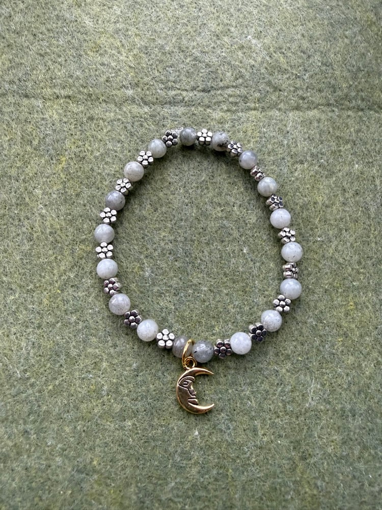 Image of Flower moon labradorite bracelet 🩵🌙