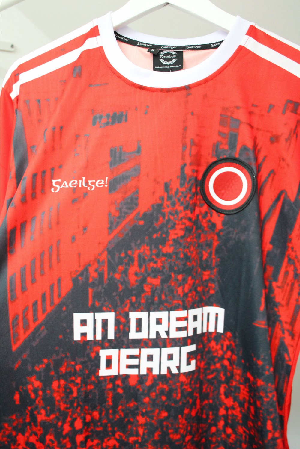 Geansaí Peile An Dream Dearg (Dearg)