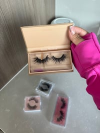 Image 1 of lash bulk (4 sets)