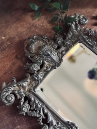 Image 11 of Grand miroir de toilette en régule, miroir biseauté d’origine, XIXeme siècle