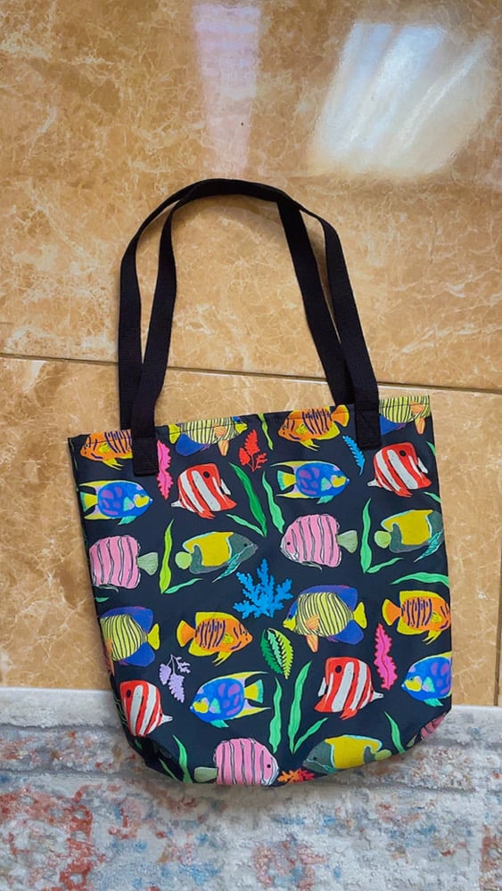 Image of Aquarium / Chroma Shells Tote Bag 