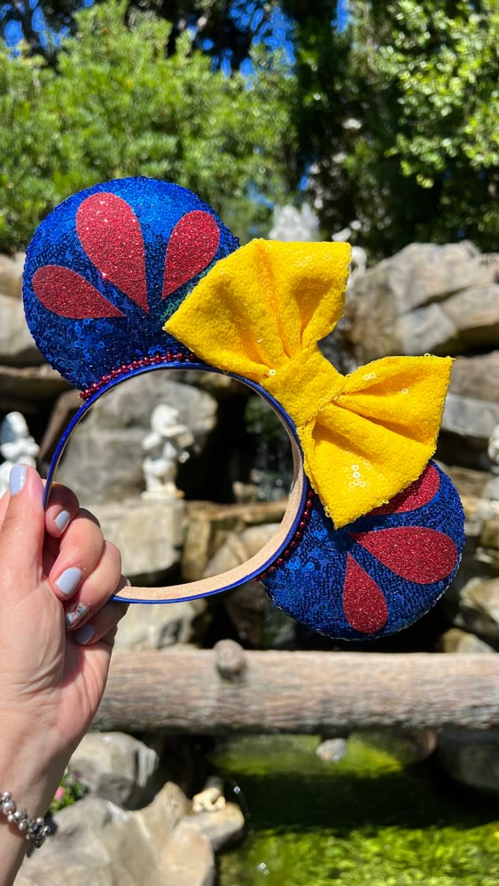 Image of Snow White Mirror Coquette BowTee