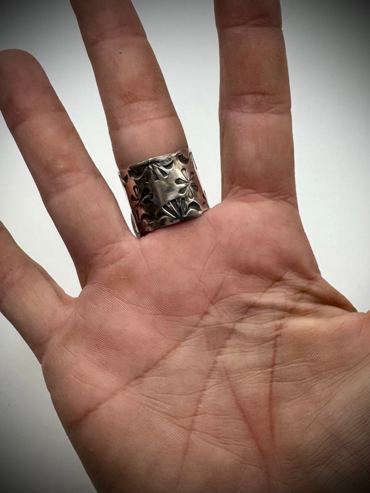 Image of Triangle Blackjack Ring - adjustable cigar band