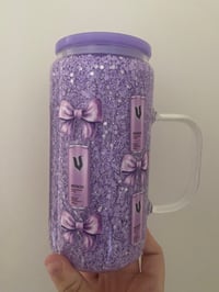 Image 2 of purple v snowglobe handled tumbler