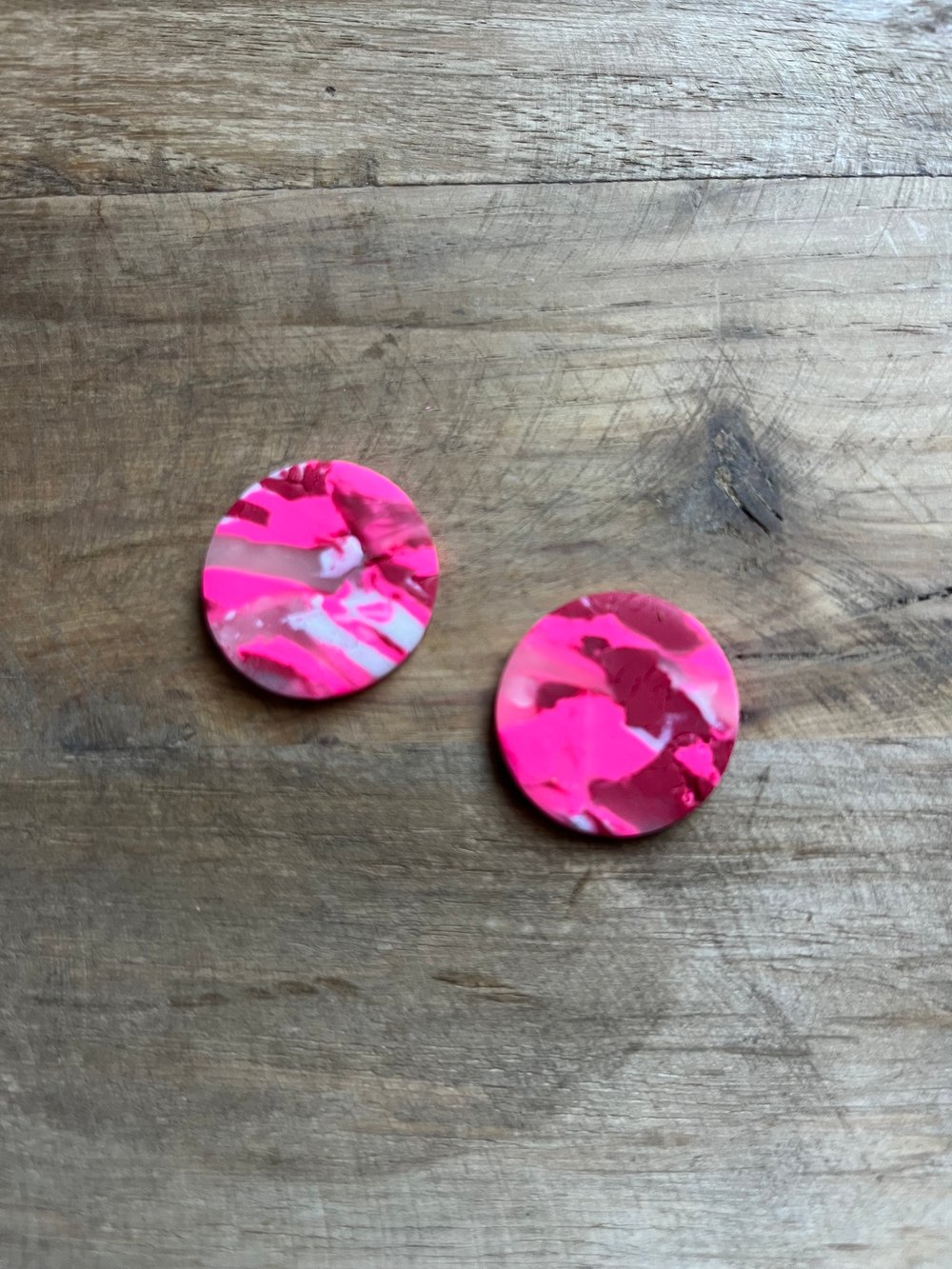 Image of Yellowstone Large Stud in Hot Pink Mix