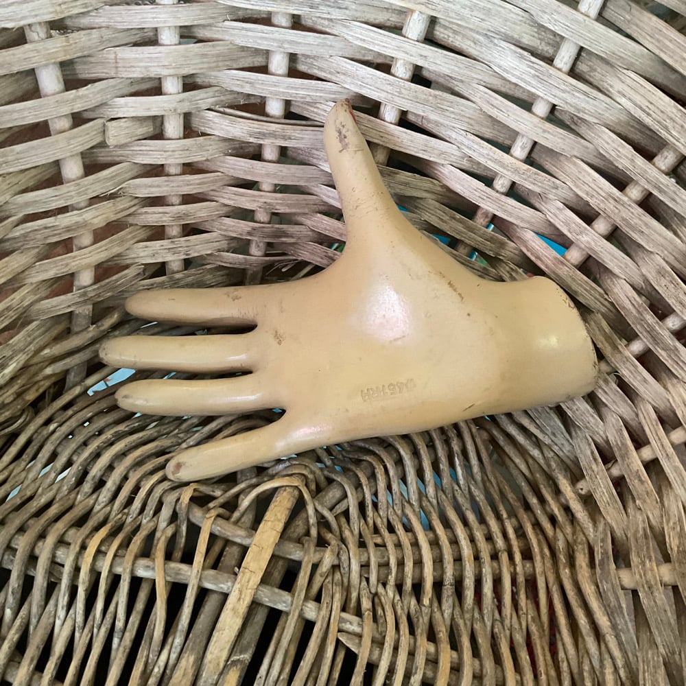 Image of mannequin hand no,2