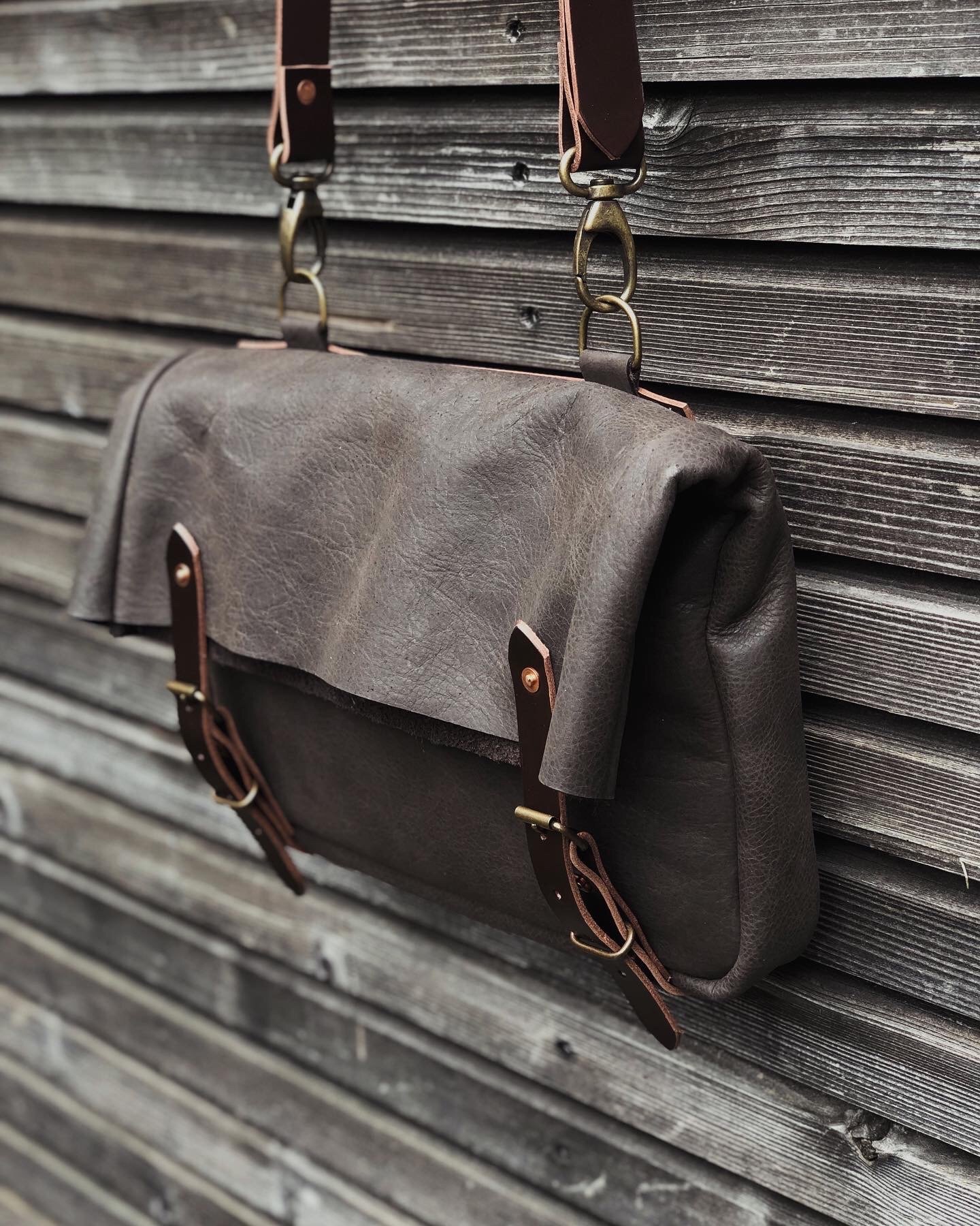 Image of Musette satchel made in oiled leather with adjustable shoulderstrap UNISEX