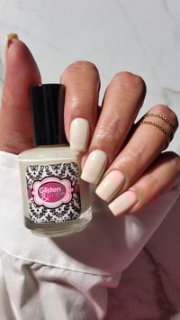 Image 4 of Glisten & Glow Ivory Hint