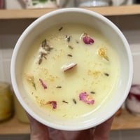 Image 2 of poppyseed lemon scented candle