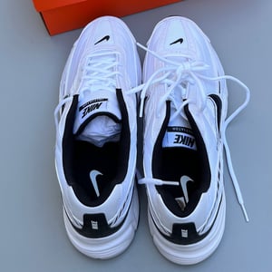 Image of 2 sizes: 10us/44eu, 11us/45eu