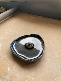 Image 2 of Grounding dish 33