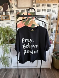 Pray Believe Receive cropped tee