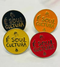 É Soul Cultura pin badge 