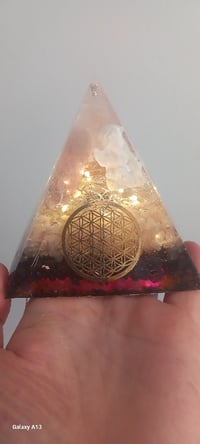 Image 3 of Pyramide-veilleuse pour la Sérénité intérieure et la Méditation