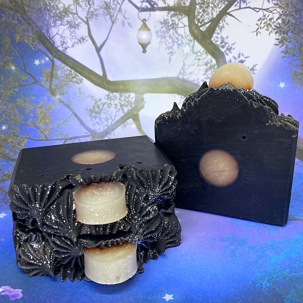 Image of Midnight Moon: Indulgent Vanilla and Warm Sandalwood