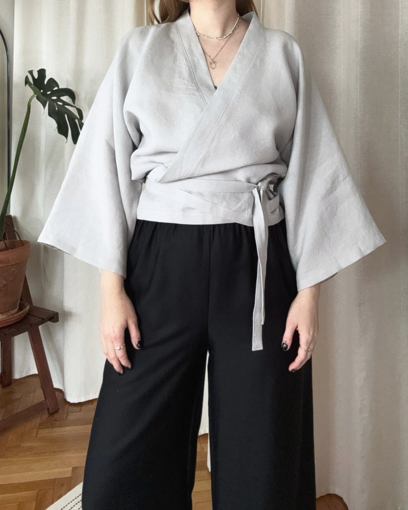 Image of n a n o v o  kimono wrap top 001 / 100% ľan / LIMITED ONE PIECE ONLY