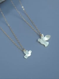 Image 3 of Collier colombe blanche