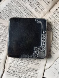 Image 1 of Portefeuille / porte-cartes en cuir et en argent monogrammé, XIXeme siècle 