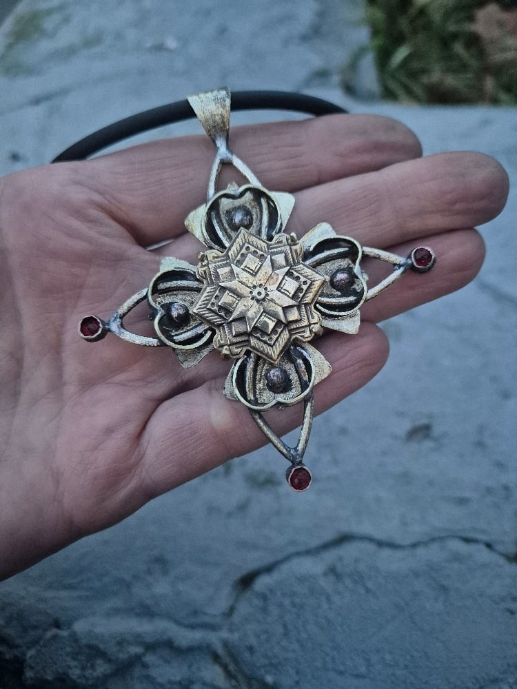 Cross pendant for Helen 