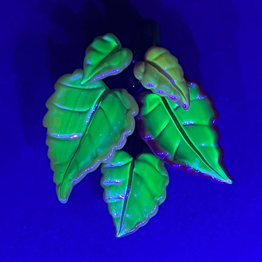 Image of Fall Fades 2025 Leaf Vine Pendant 5