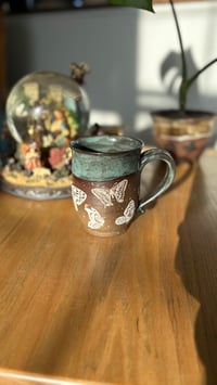 Image 4 of Butterfly mug 08