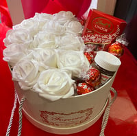 Image 2 of Artificial roses hat box with lint chocs and Nutella white 