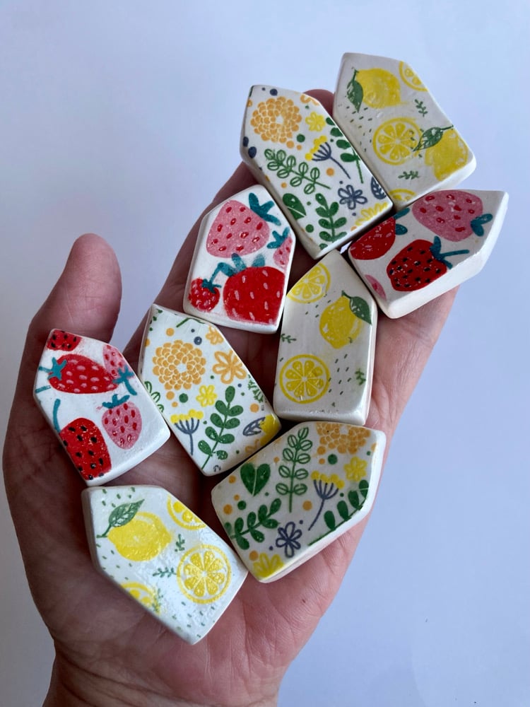 Image of STRAWBERRY LEMON FLORAL HOUSES