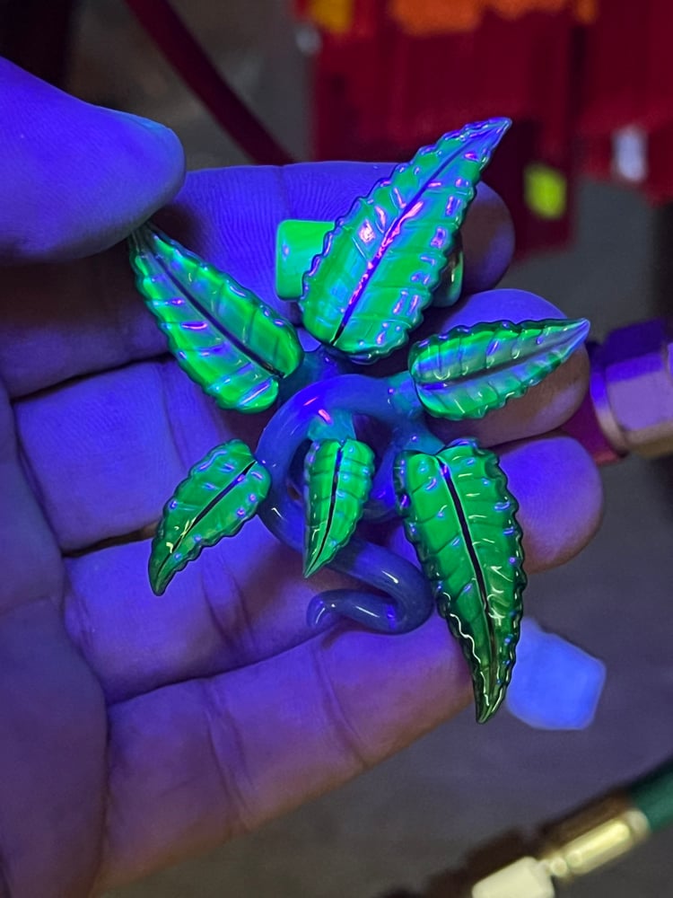 Image of Emerald 5 Leaf Pendant