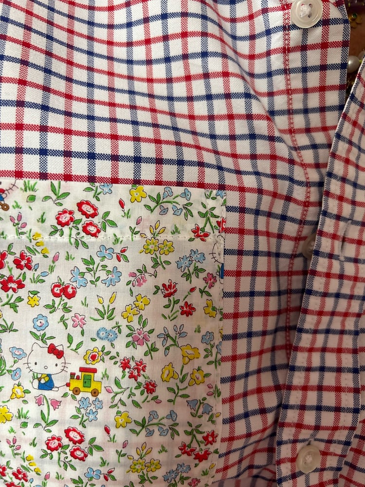 Image of Chemise d’homme pour femme upcyclée avec une poche en Liberty 