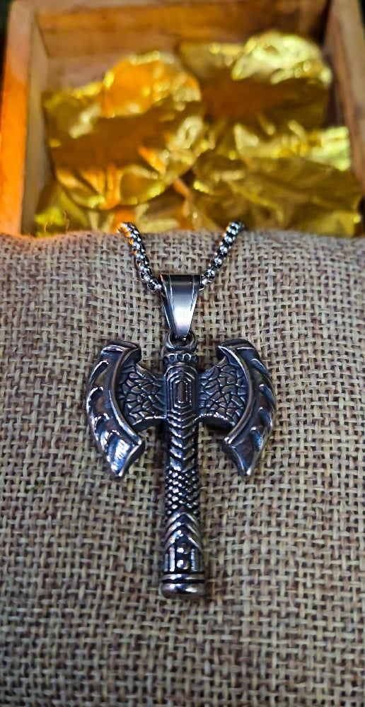 👑The Armored Kingdom Battleforged Axe of the Ancients Necklace