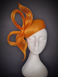 Image 3 of Hugger Bow in Orange