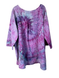 Image 9 of 1XL Cotton Woven Forager Top in Raspberry Spiral Ice Dye