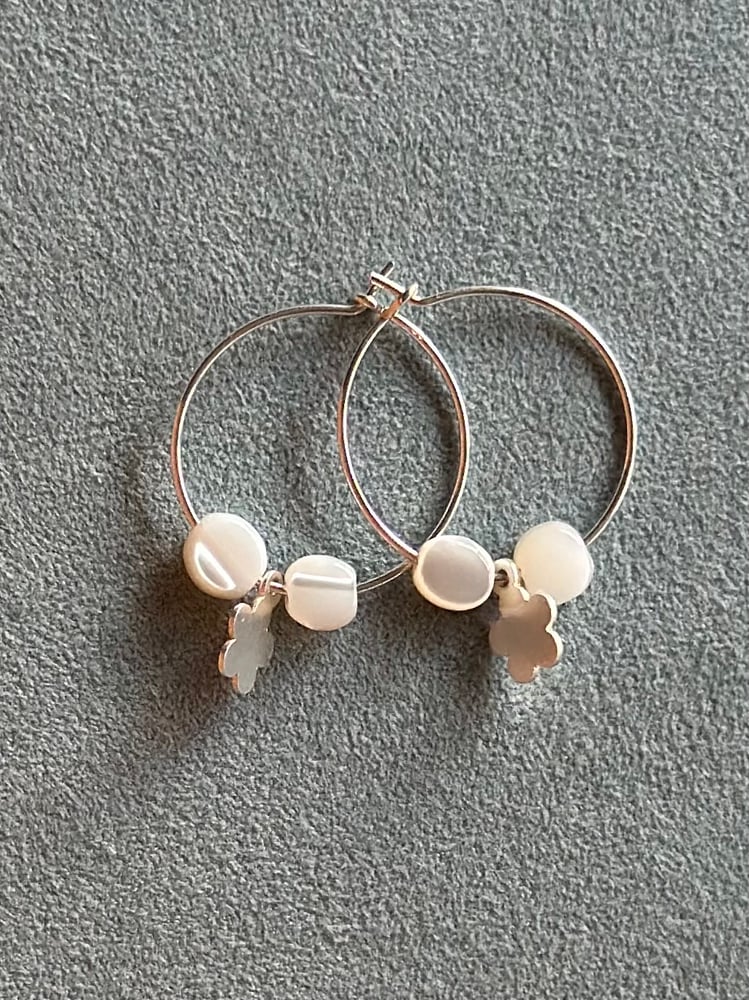 Image of Earrings with flower and mother of pearl 