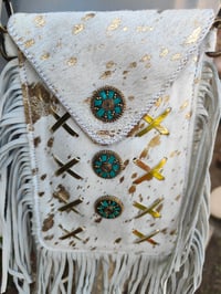 Image 3 of Yellowstone mobile bag - Cream with turquoise charm