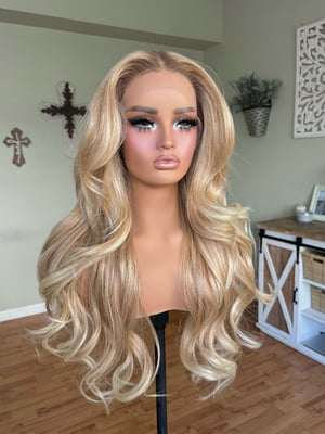 Image of Reba middle part luxury (pre order)