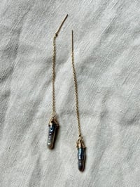 Mauve biwa threaders