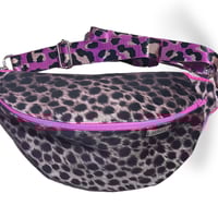 Image 1 of Large leopard print bumbag with pink zip