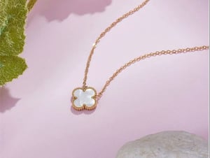 Clover necklace 