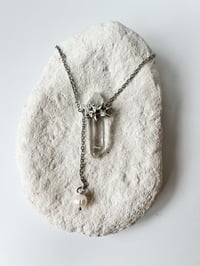 Image 1 of Collier quartz et perle “Nouvelle terre”