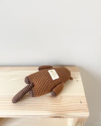 Image 4 of CASTOR MARRON doudou crocheté