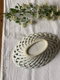 Image 3 of Corbeille en céramique tressée