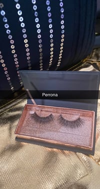 Image 2 of Perrona eyelashes