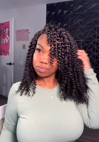 Image 1 of 22” Kinky Curly Half Wig (KRN)